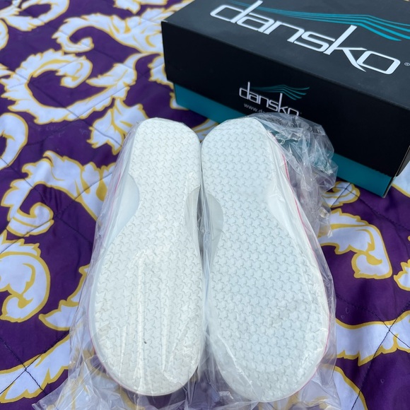 Dansko Girls flower clogs - Picture 3 of 3